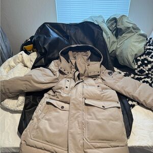 Moose Knuckles men’s medium Beige Hooded Winter Coat